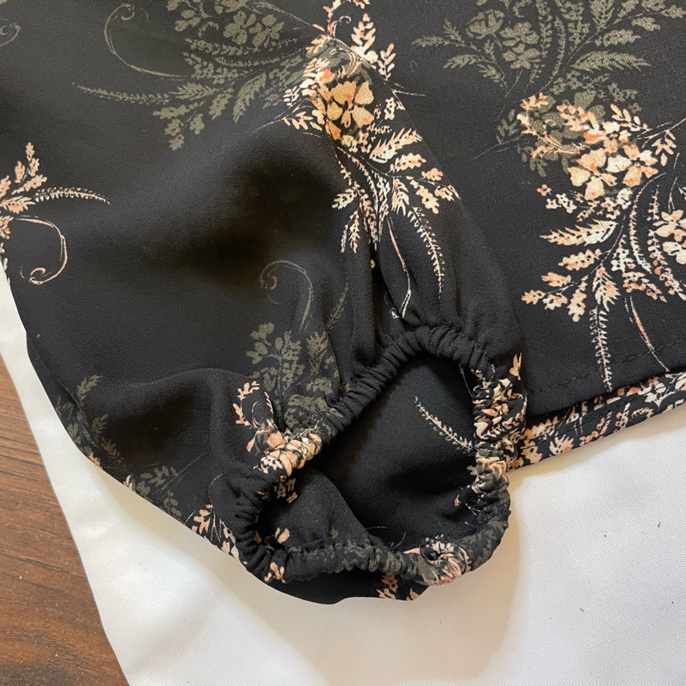 Zac & Rachael size XL black floral long sleeve wrist cuff blouse - Picture 6 of 12